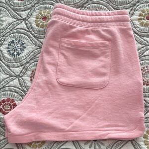 NWOT Vineyard Vines pink shorts, size M.